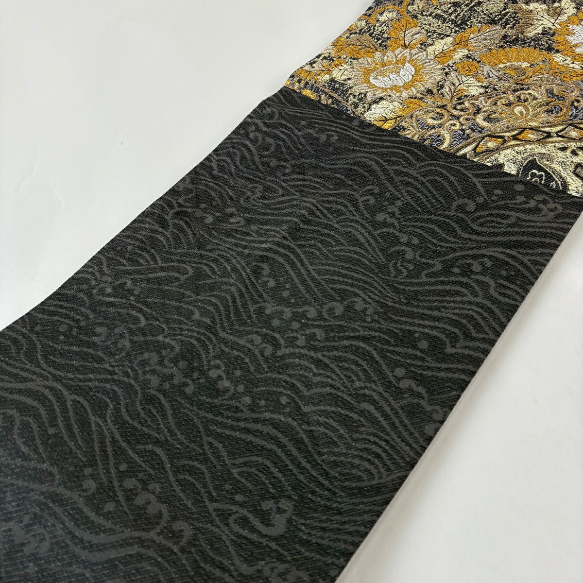 【美品】 袋帶 秀品級 草花紋 花唐草紋 金銀線 金金箔 黑灰 六通 純蠶絲
