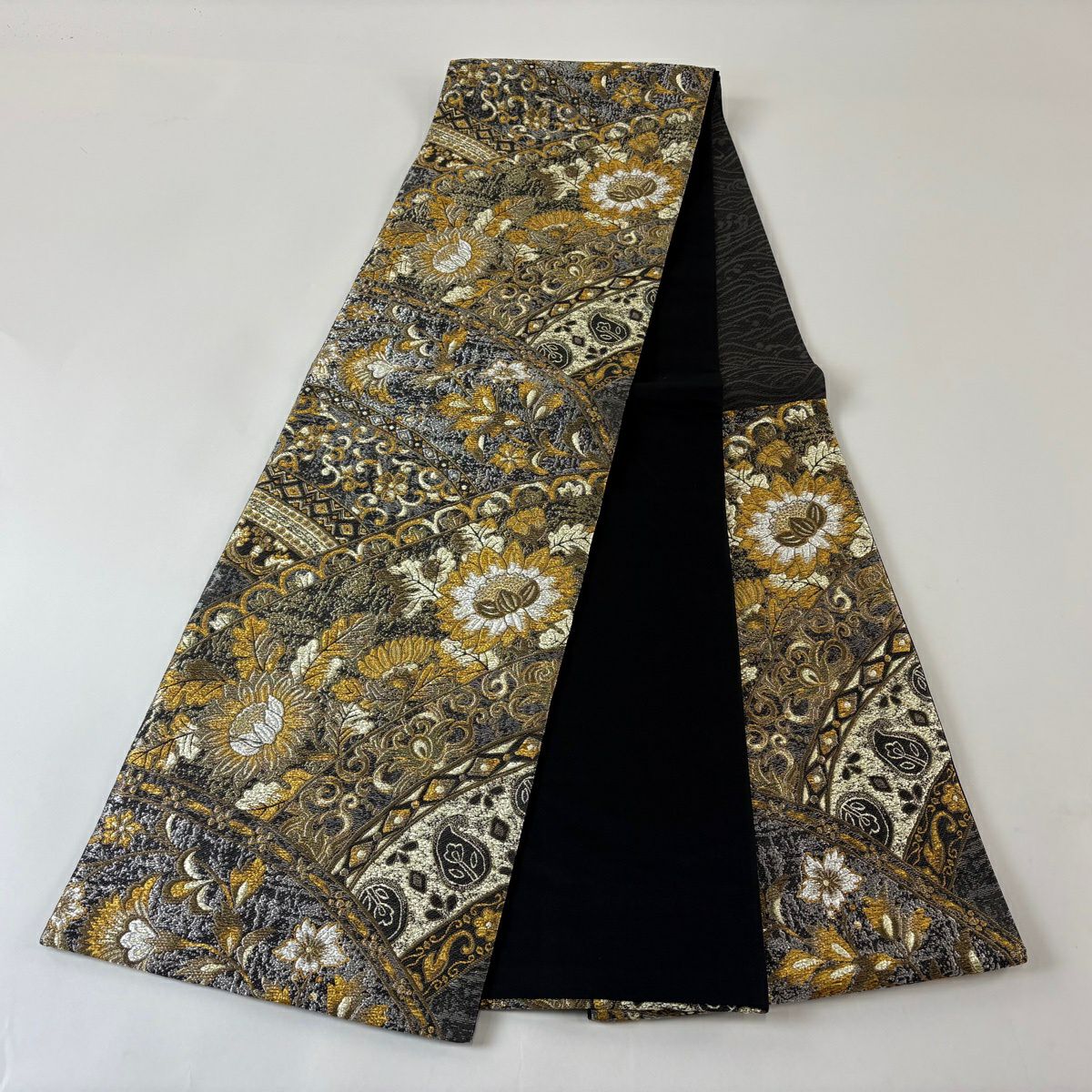 【美品】 袋帶 秀品級 草花紋 花唐草紋 金銀線 金金箔 黑灰 六通 純蠶絲