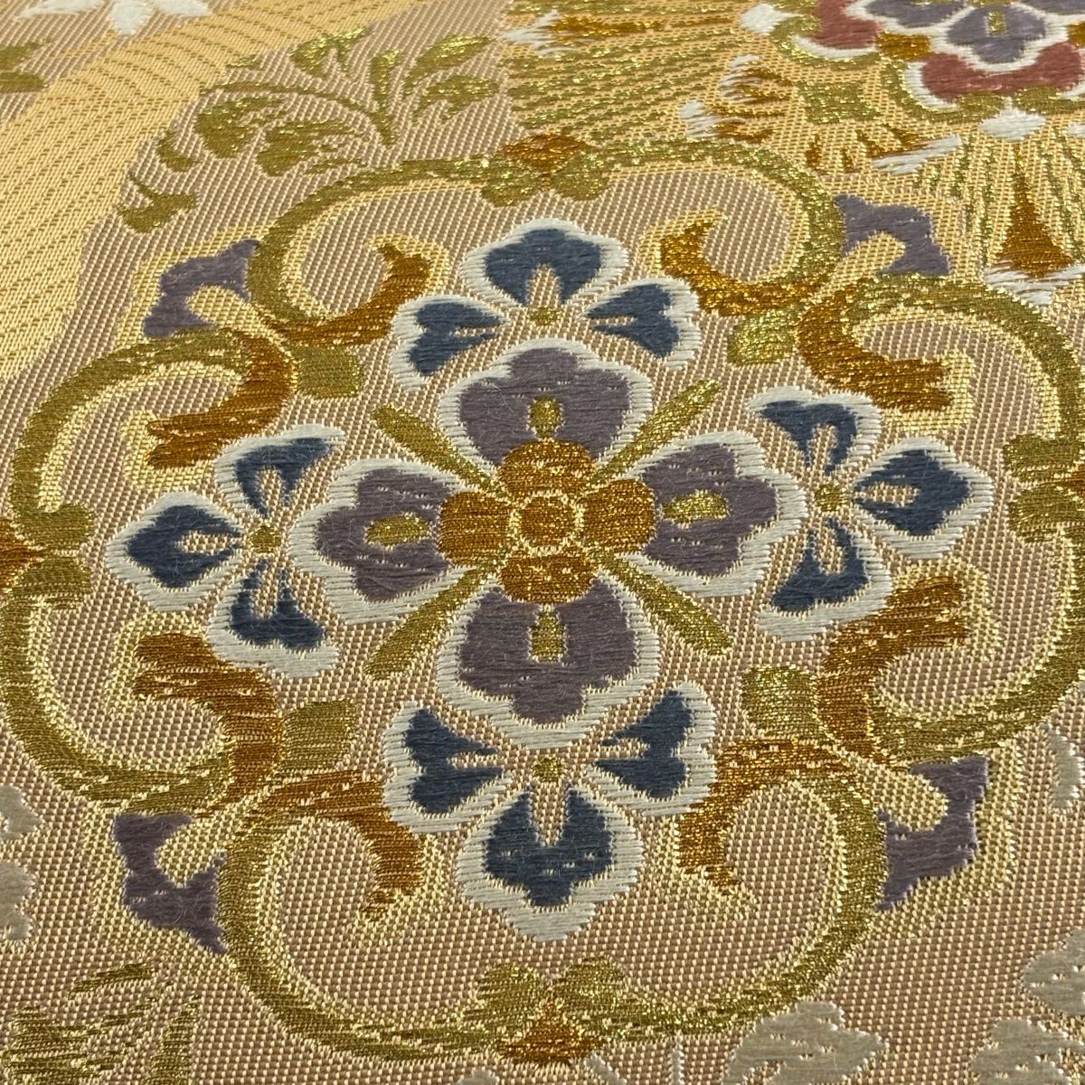 【美品】 袋帶 秀品級 名物裂段華紋 花唐草紋 金金箔 唐織 米色 六通 純蠶絲