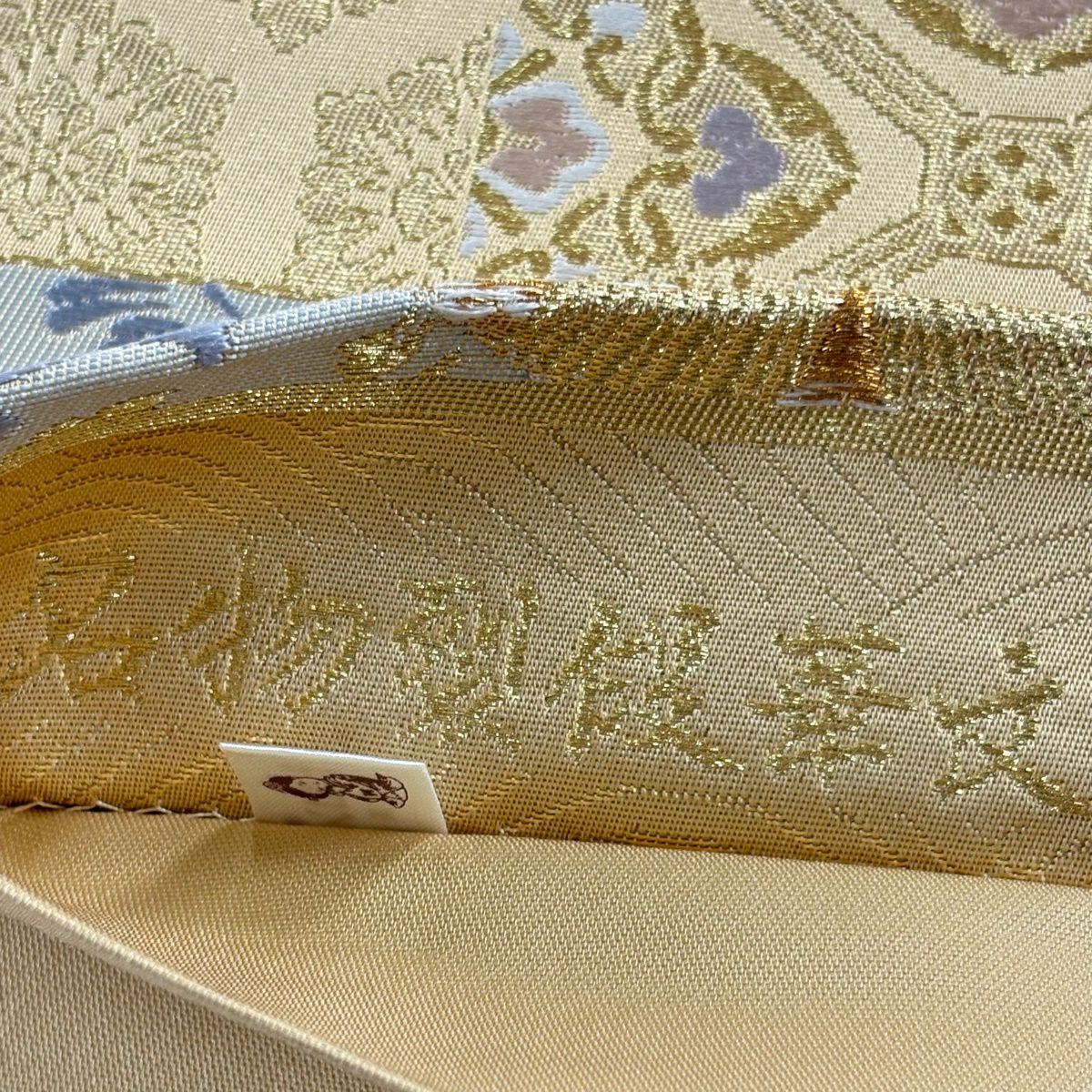 【美品】 袋帶 秀品級 名物裂段華紋 花唐草紋 金金箔 唐織 米色 六通 純蠶絲