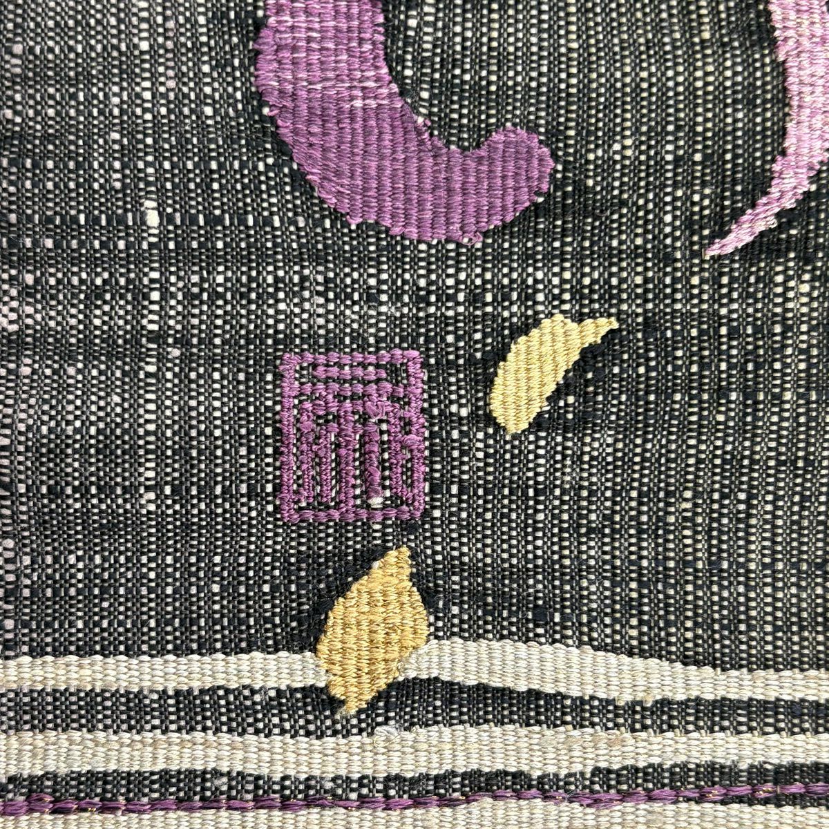【美品】 袋帶 秀品級 附有落款 紬織織地 縞紋 幾何圖案 金絲 黑灰 六通 純蠶絲