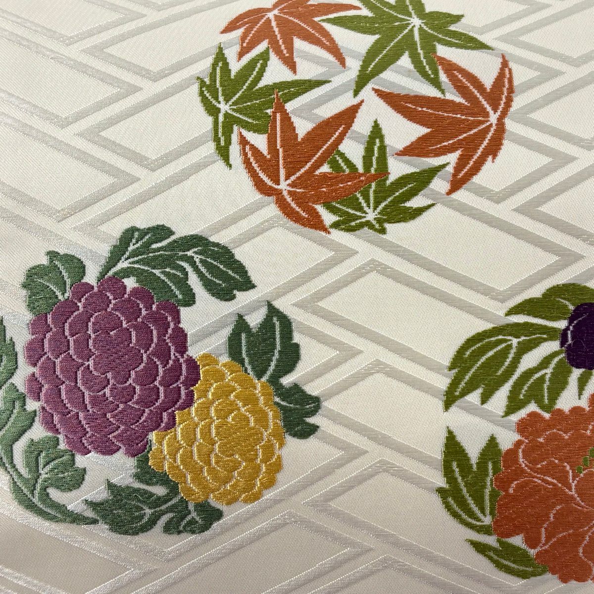 名古屋帶 逸品級 喜多川平郎 花丸紋 桧垣紋 刺繡 奶油色 純蠶絲