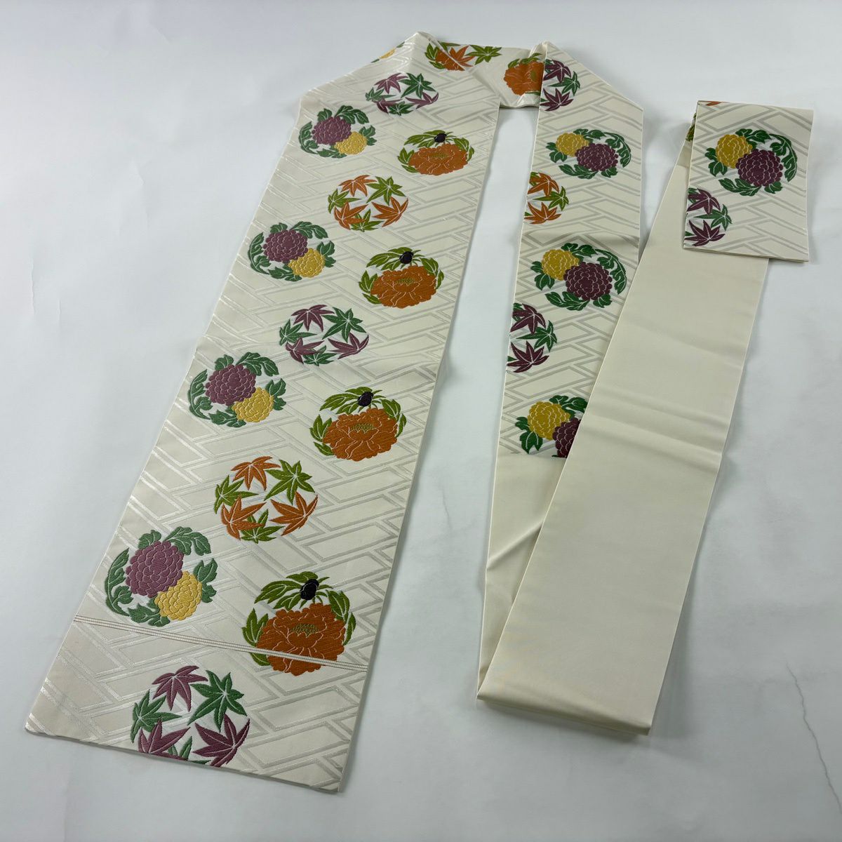 名古屋帶 逸品級 喜多川平郎 花丸紋 桧垣紋 刺繡 奶油色 純蠶絲