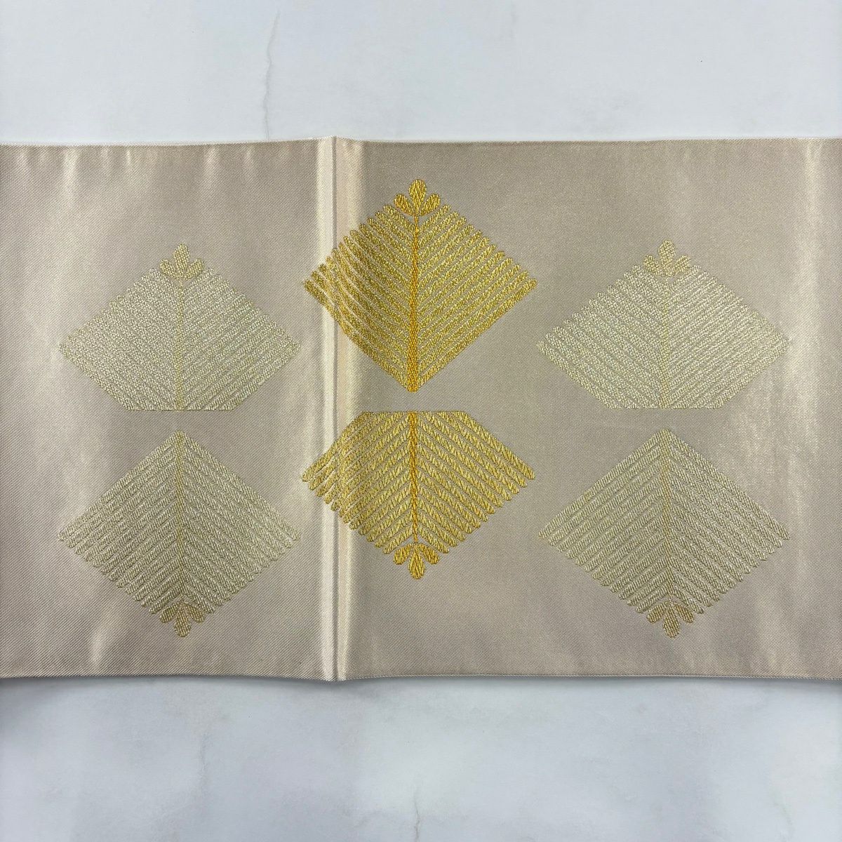 【美品】 袋帶 秀品級 若松樹 金絲 奶油色 大鼓圖案 純蠶絲