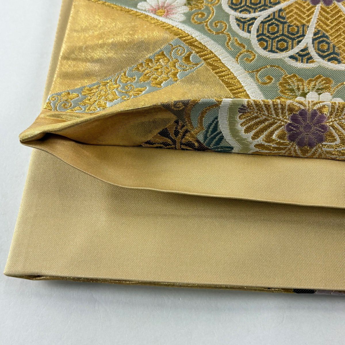 【美品】 袋帶 秀品級 誰が袖 花唐草紋 金糸 唐織 金色 六通 純蠶絲