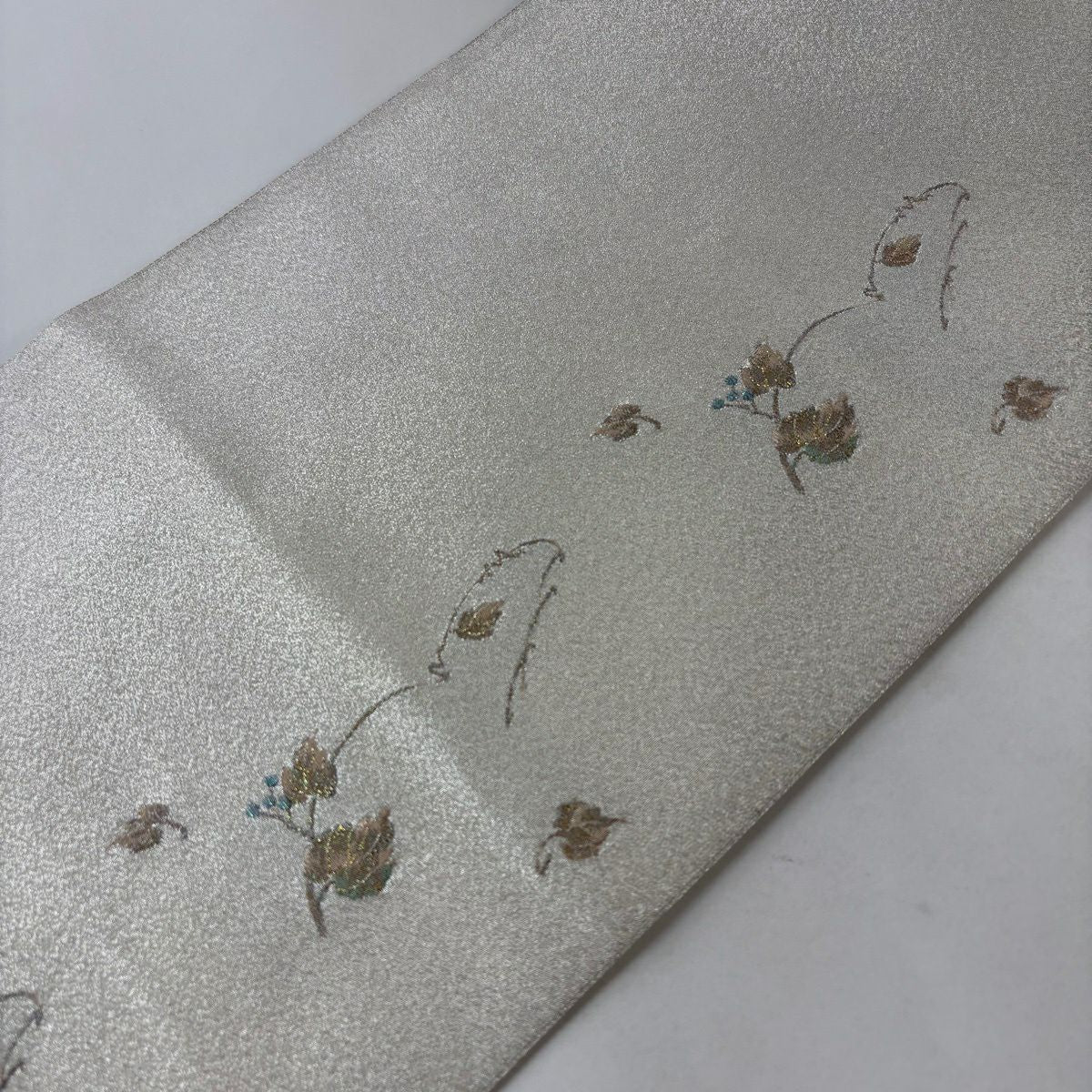 袋帶 秀品級 葉與果實 竹子葉 金金箔 灰白色 後背圖案 純蠶絲