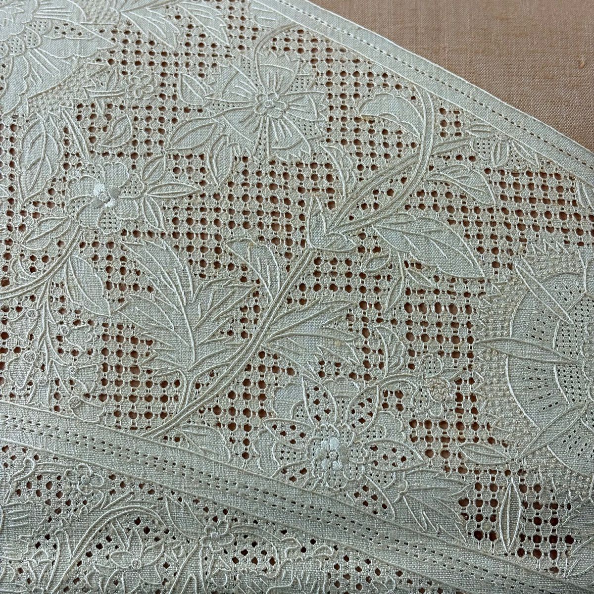 【美品】 袋帶 秀品級 紬織織 草花紋紋 刺繡 淺橙色 大鼓圖案 純蠶絲