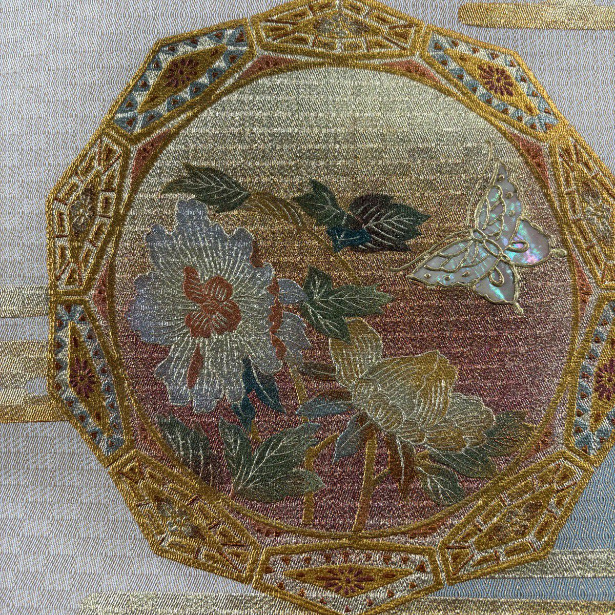 【美品】名古屋帶 秀品級 蝶 草花紋 螺鈿 金銀彩 灰綠 純蠶絲