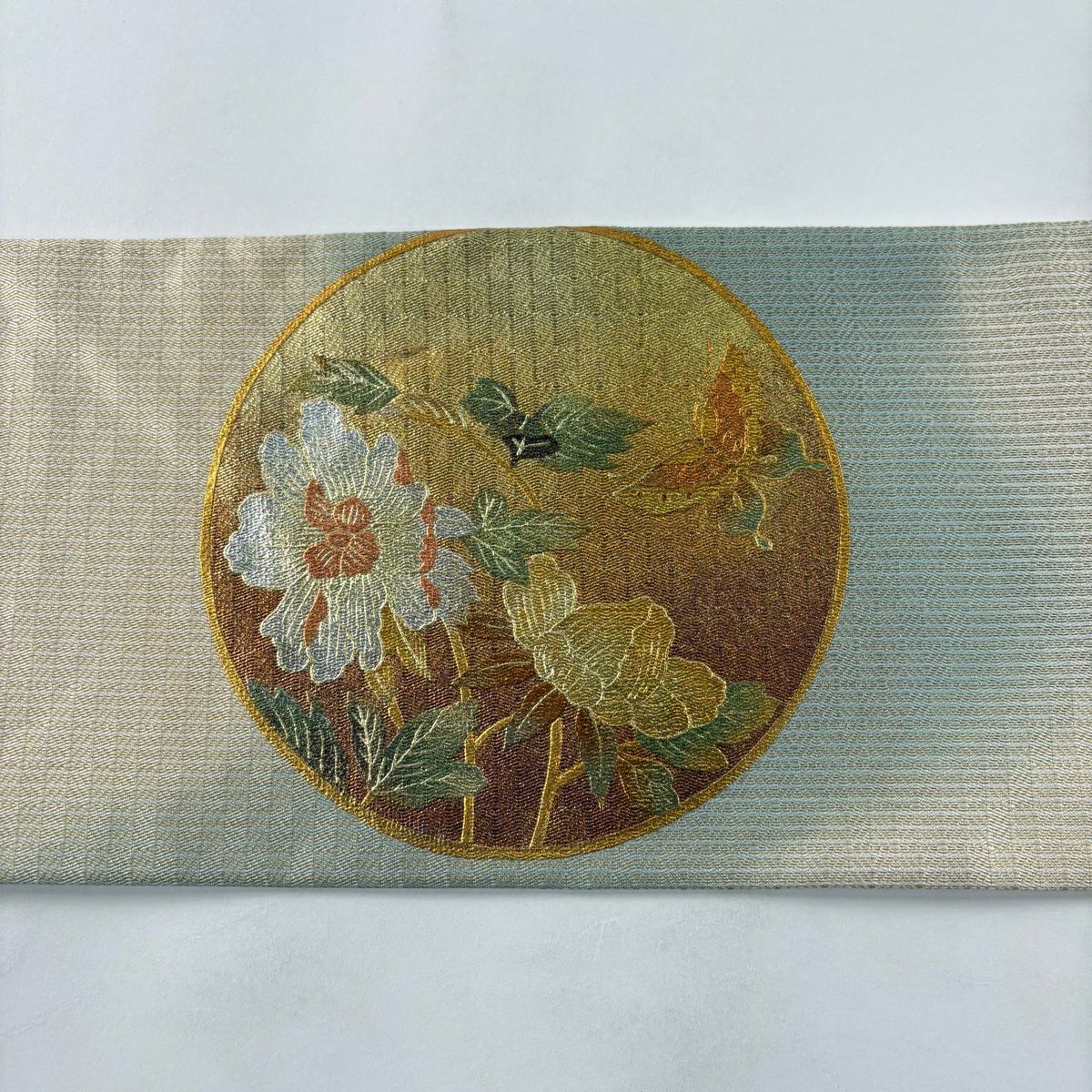 【美品】名古屋帶 秀品級 蝶 草花紋 螺鈿 金銀彩 灰綠 純蠶絲