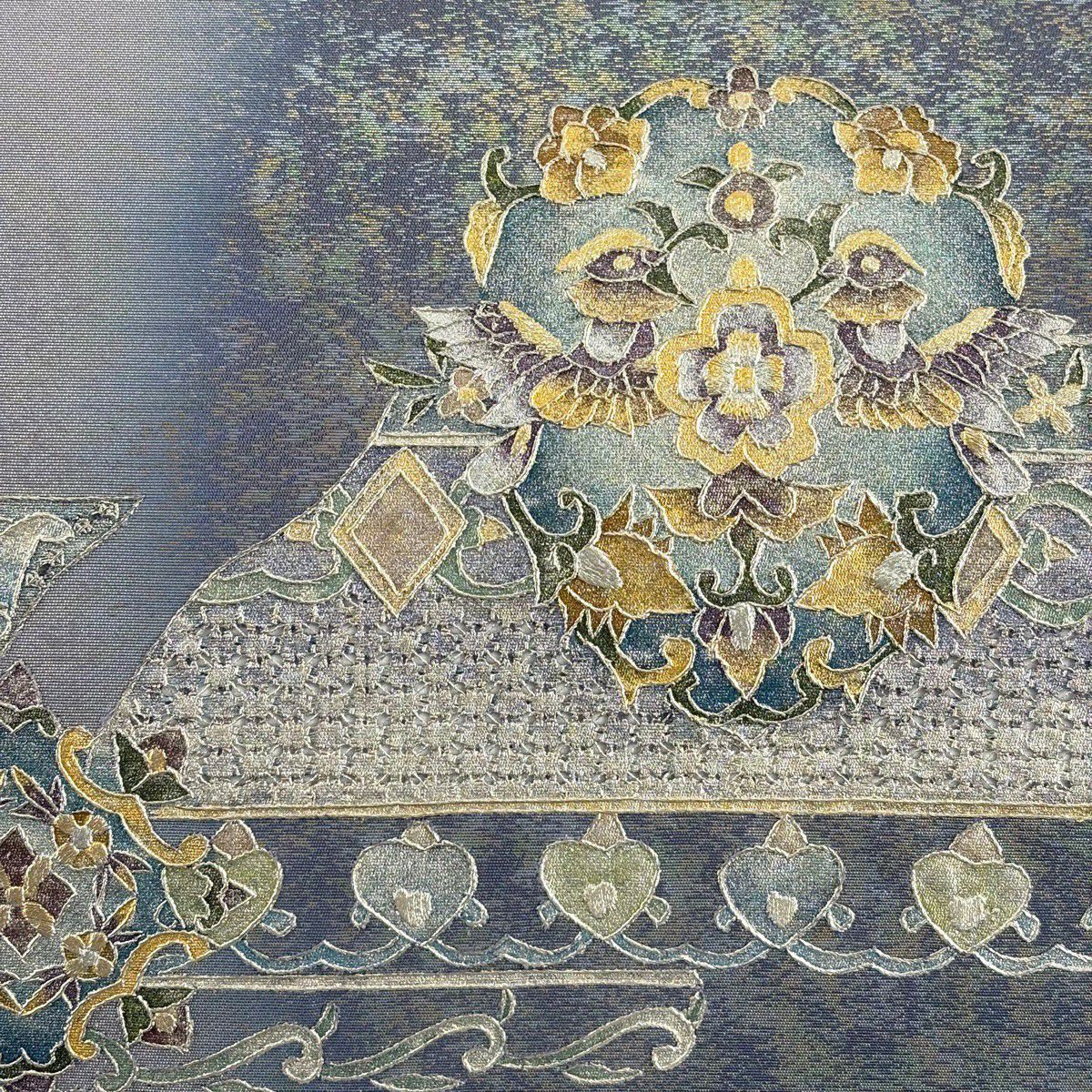 【美品】 名古屋帶 秀品級 向鳥 草花紋刺繡 金銀彩 青灰 純蠶絲
