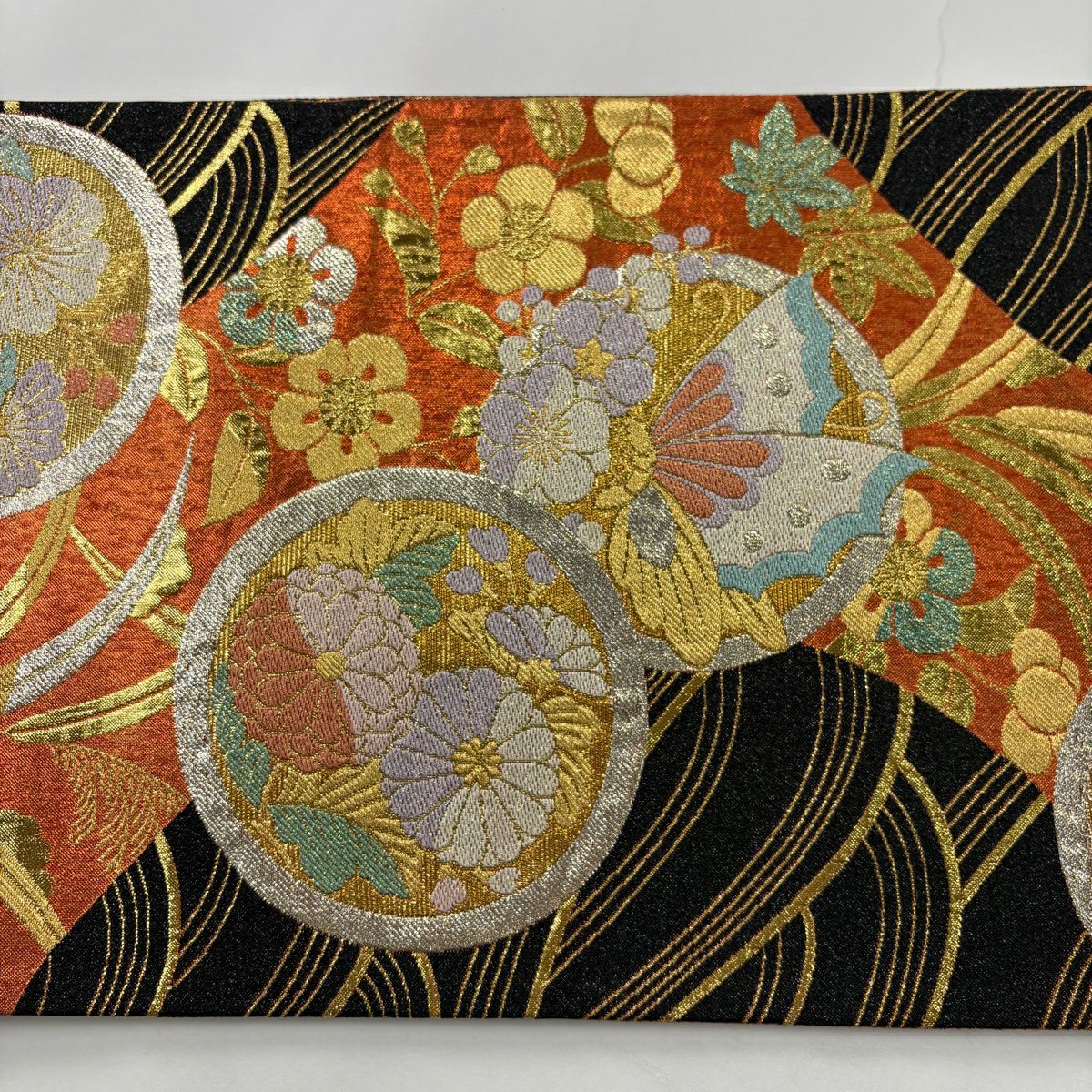 【美品】 袋帶 秀品級 振袖禮服禮服用 夢爛漫 草花紋 蝶 金糸 金金箔 黑 六通 純蠶絲