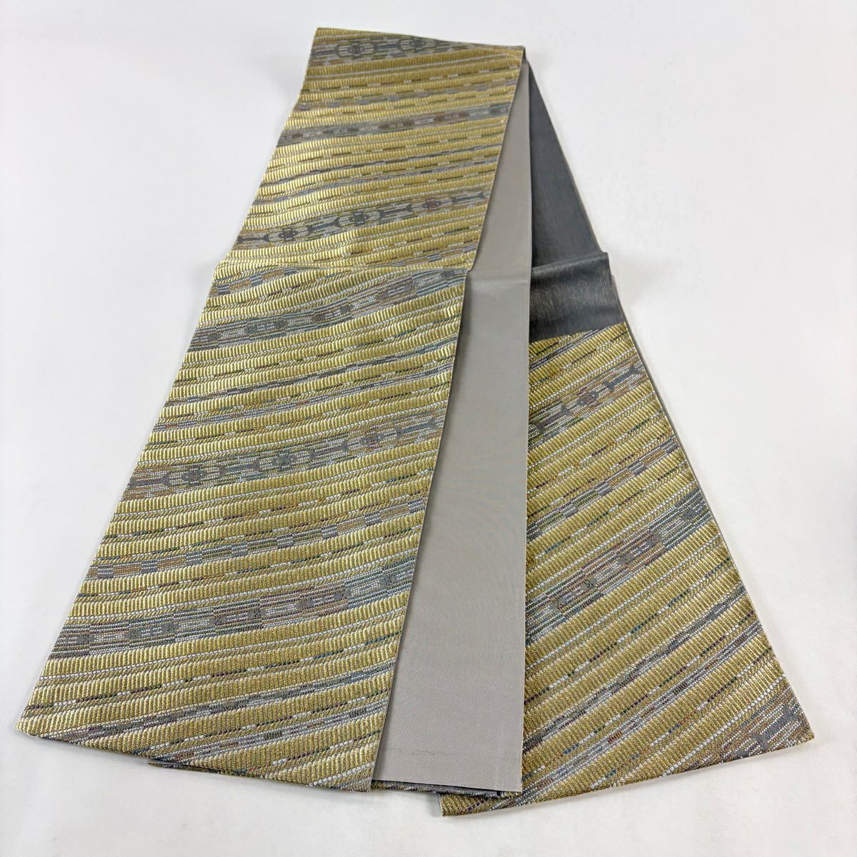 【美品】 袋帶 秀品級 斜紋 幾何圖案 金絲 拉麵絲 金色 六通 純蠶絲