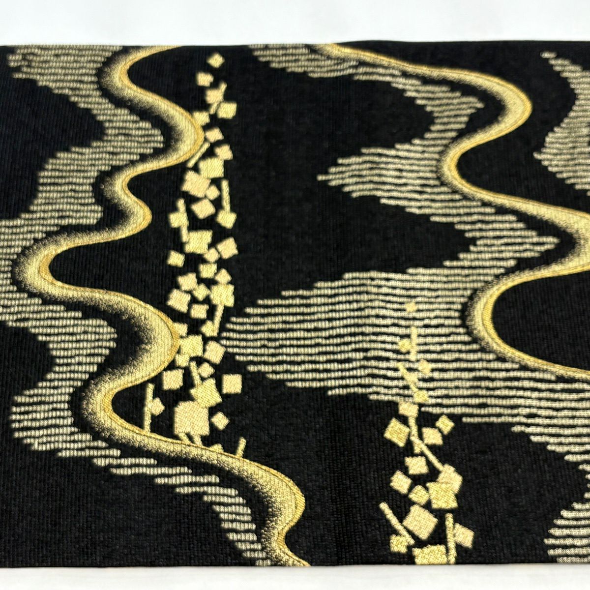 【美品】 袋帶 名品級 波 金金箔散佈 金絲 黑 六通 純蠶絲