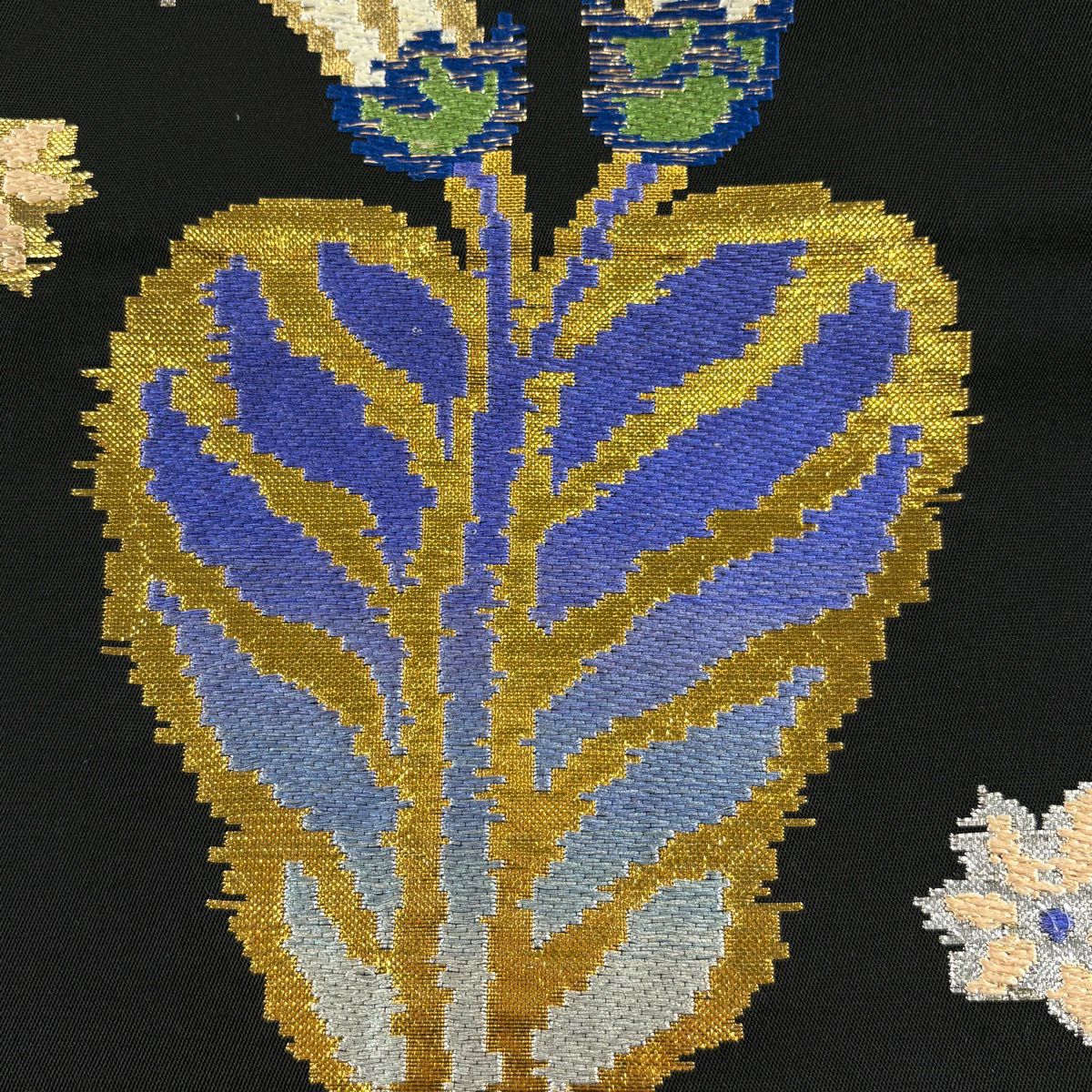 袋帶 逸品級 龍村平蔵 落款あり 毛房文 草花紋刺繡 金金箔 黑 お太鼓柄 純蠶絲
