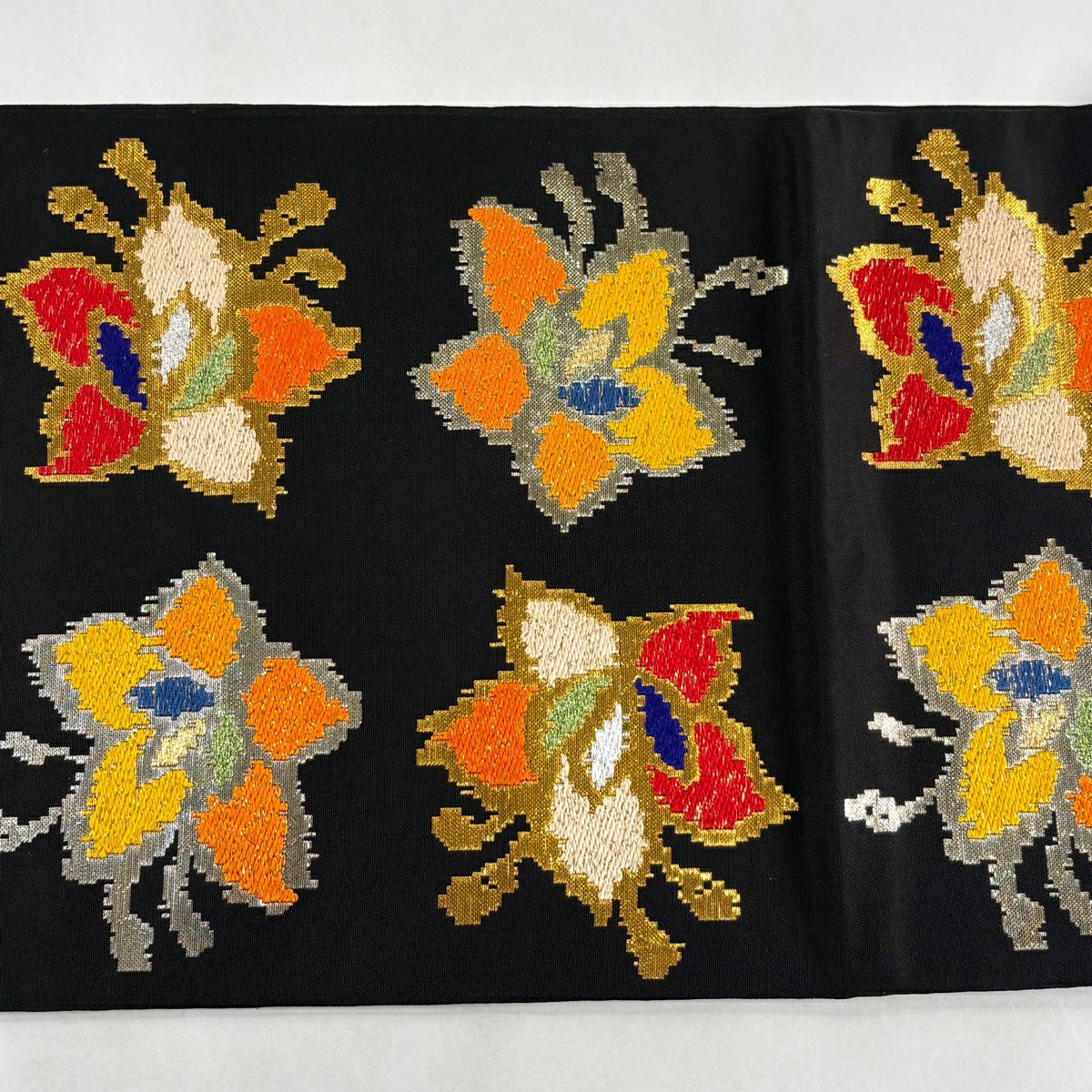 袋帶 逸品級 龍村平蔵 落款あり 毛房文 草花紋刺繡 金金箔 黑 お太鼓柄 純蠶絲
