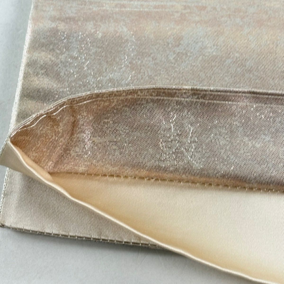 【美品】 袋帶 逸品級 由水十久監修 落款あり 人物 金金箔 灰櫻 お太鼓柄 純蠶絲